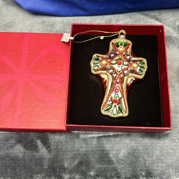 BNIB Lord & Taylor Glass Ornament 5 1/2” - Picture 3 of 3
